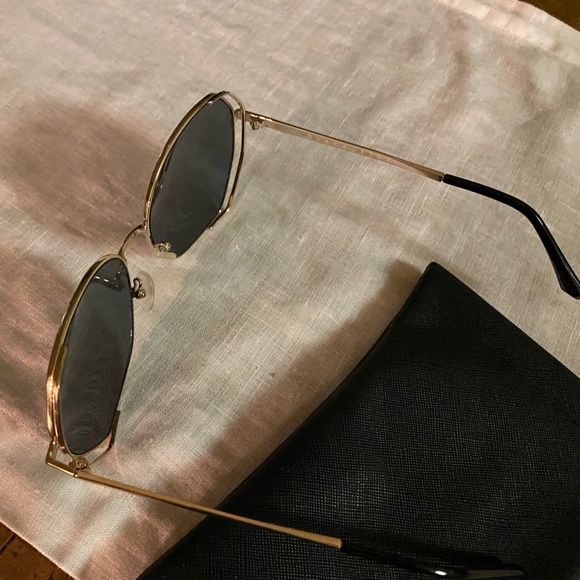 Quay Australia Sunglasses - Picture 4 of 9